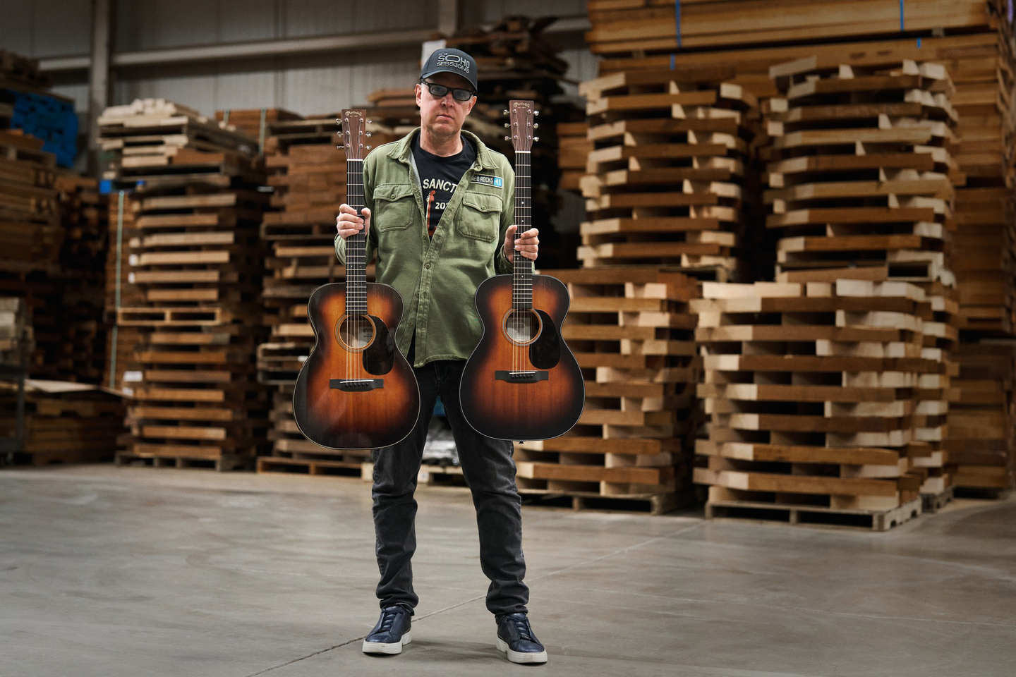 Joe Bonamassa with his 00-10E and 00-18