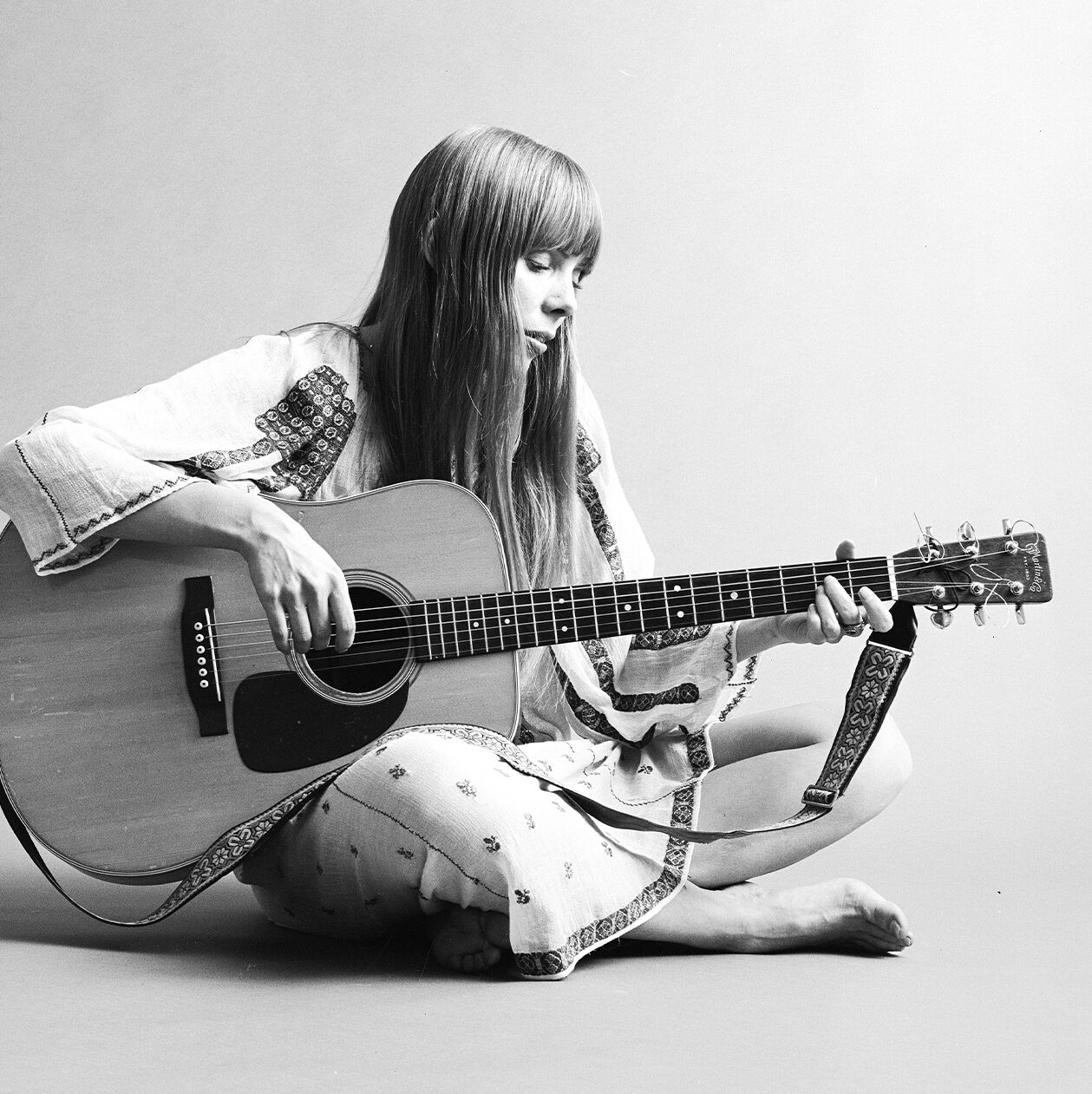 Black and white photo of Joni Mitchell