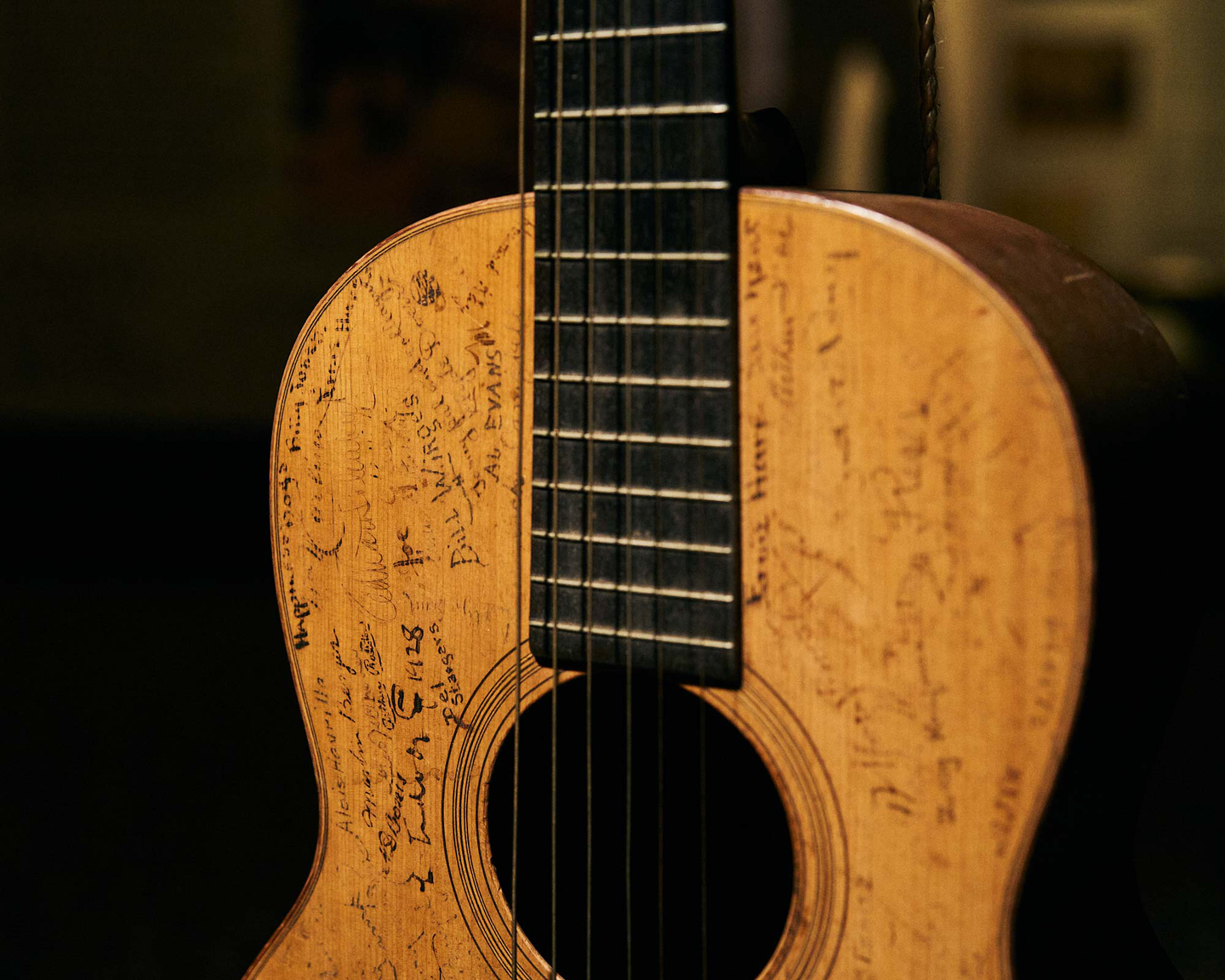 The signed 00-18