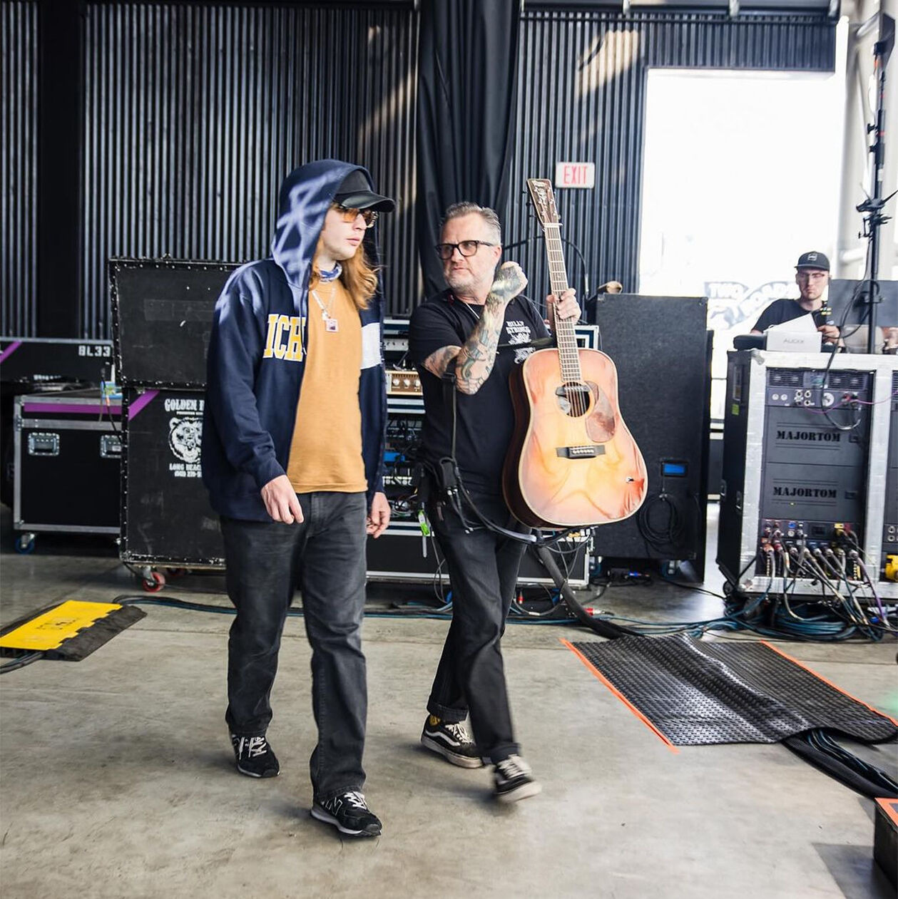 Billy Strings and his guitar tech