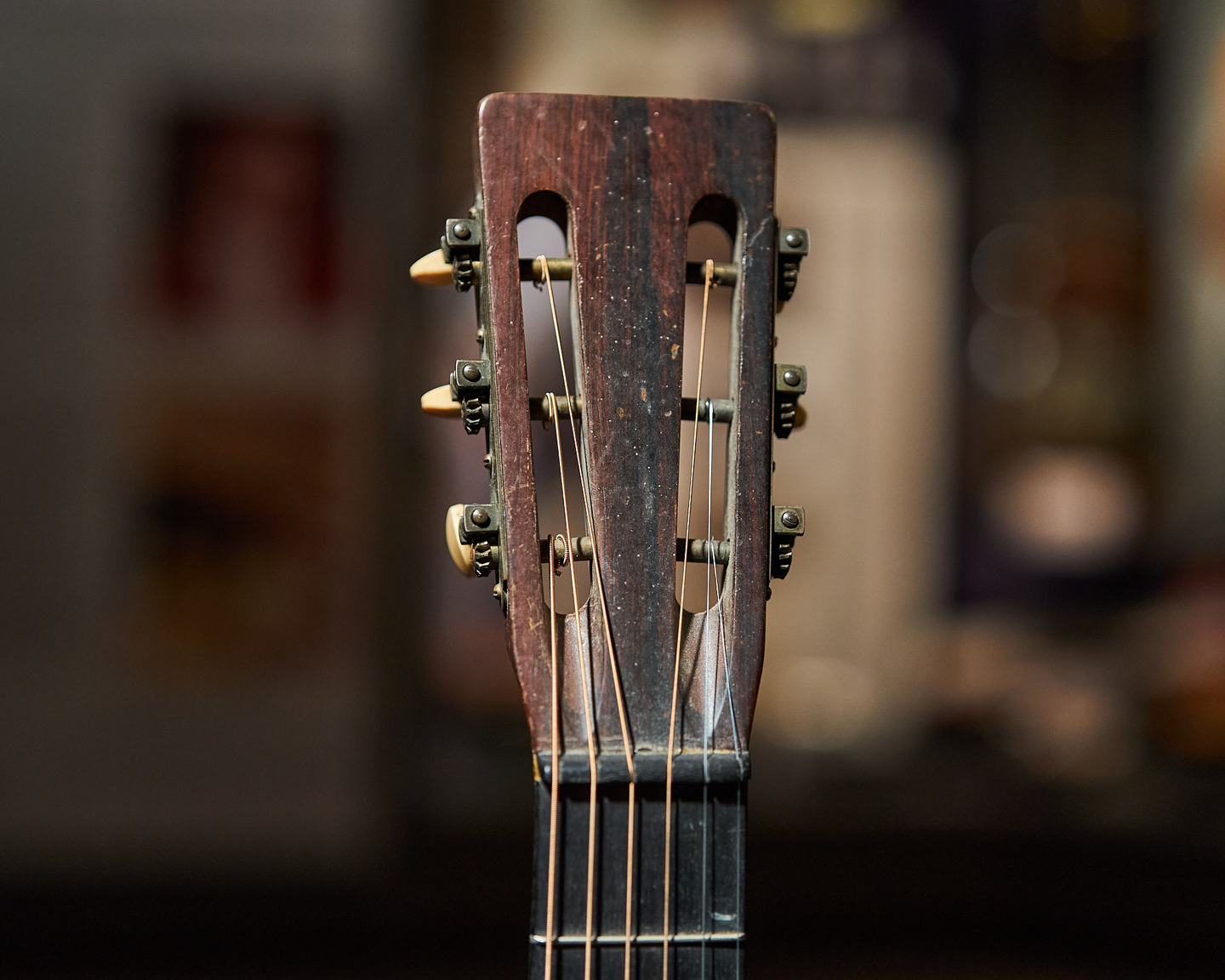 Acoustic guitar headstock