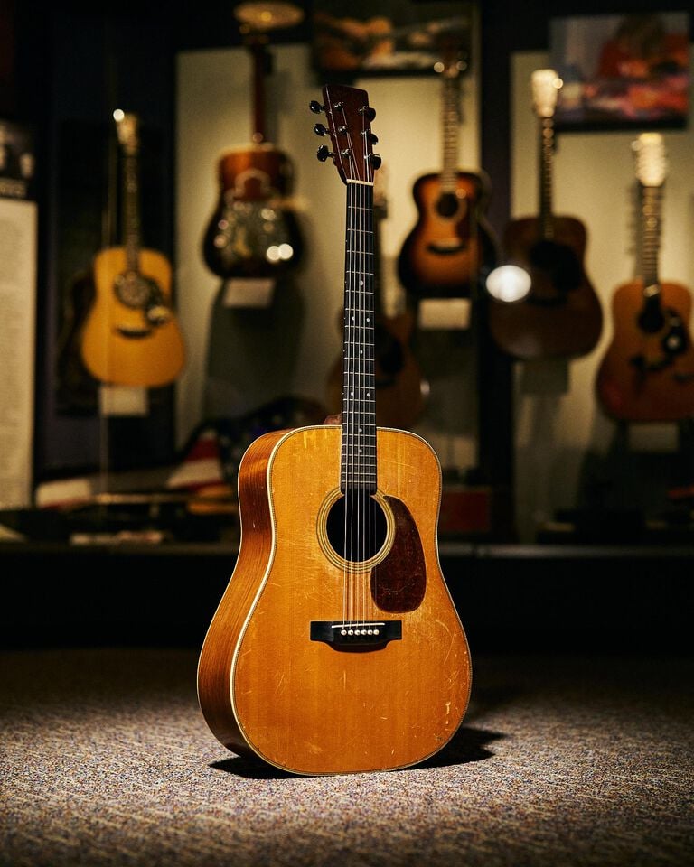 The Outlaw's Companion: Waylon Jennings&rsquo; 1946 D-28