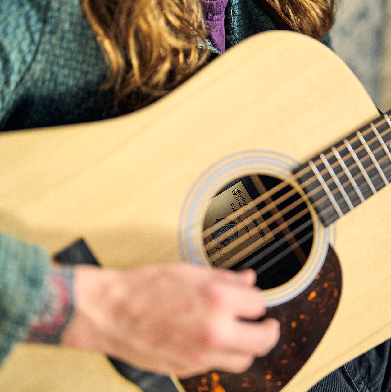 Billy Strings playing his signature D-X2E